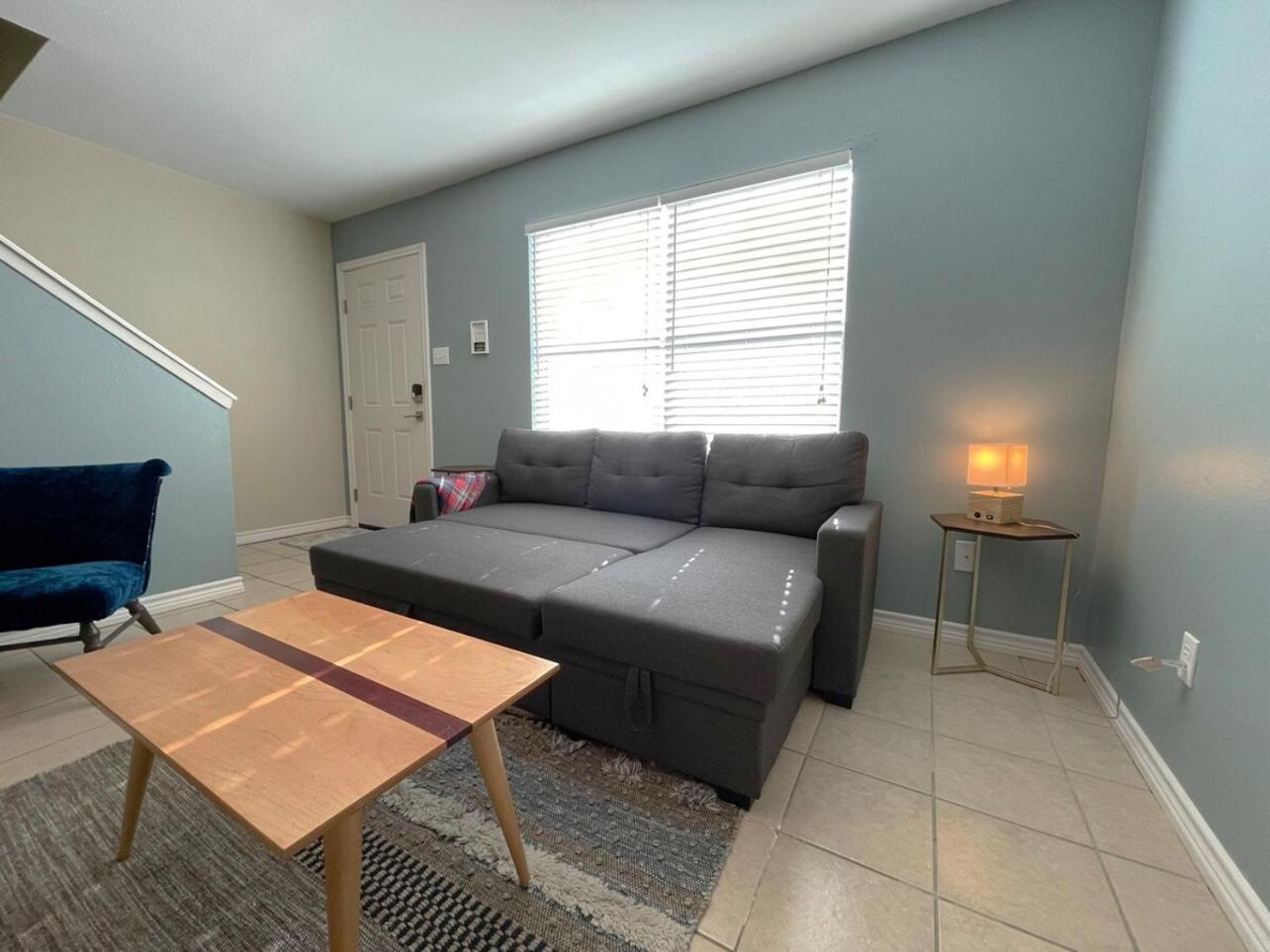 Brilliant & Beautiful Bnb Apartment! B คอลเลจสเตชัน ภายนอก รูปภาพ