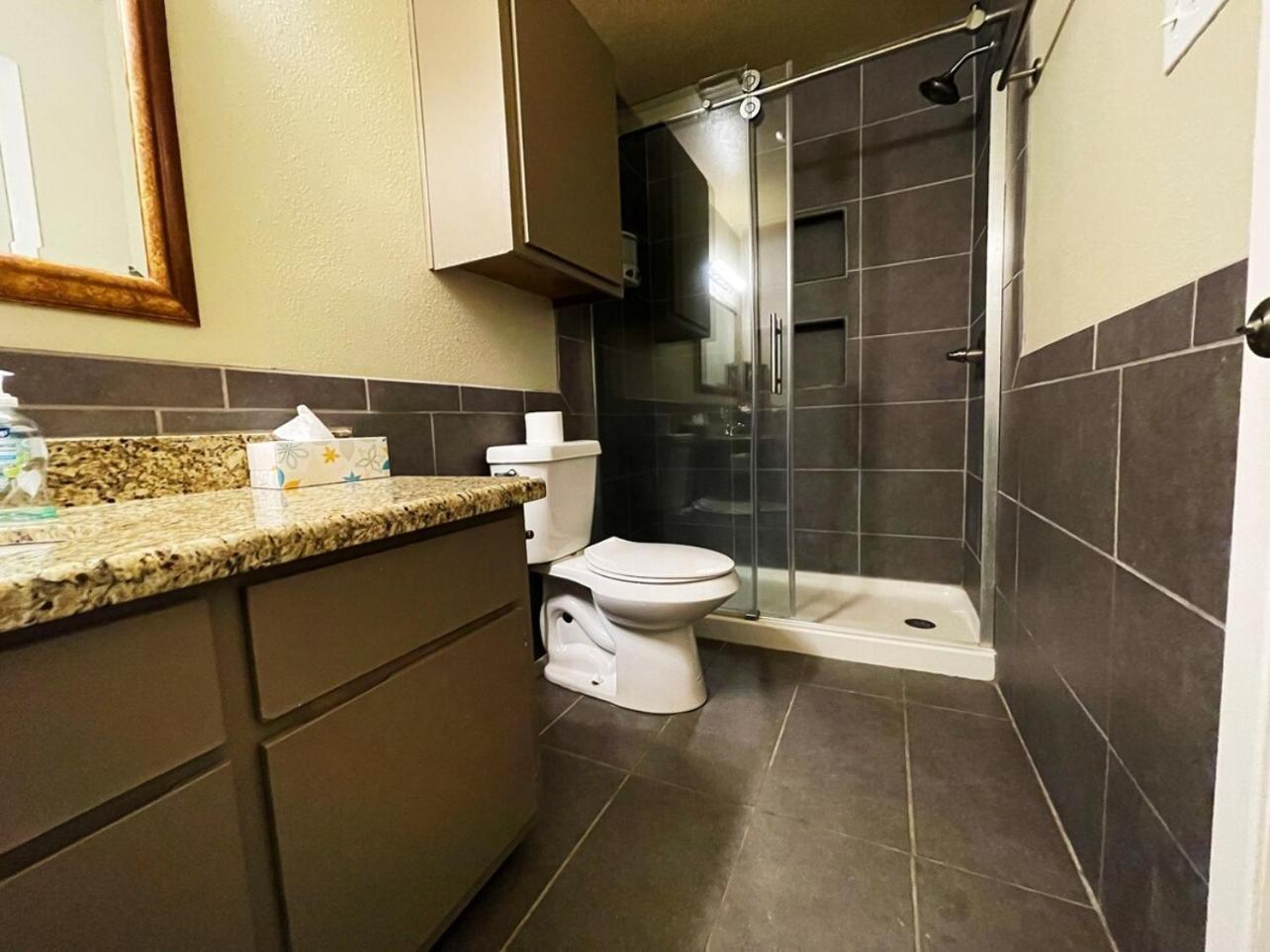 Brilliant & Beautiful Bnb Apartment! B คอลเลจสเตชัน ภายนอก รูปภาพ